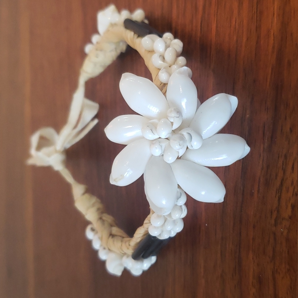 💙  shell bracelet